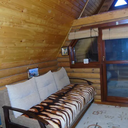 山林小屋 апецька Dubove